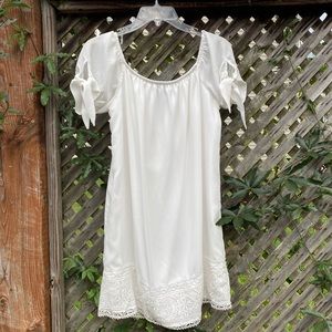 White Short Knot Sleeve Embroidered mini Dress